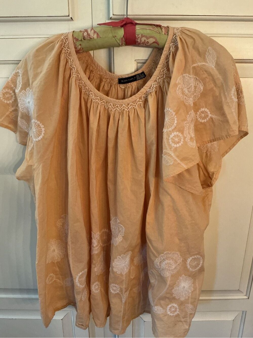 Black Tape Embroidered Top Sz 2X Buttery Yellow